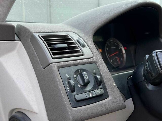 Вольво В50 2008 в Львове на Automoto.ua Белый Вольво В50, объемом двигателя 1.8 л и пробегом 299 тыс. км за 5490 $, фото 12 на Automoto.ua