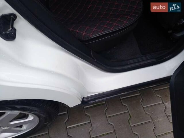 Белый Вольво В50, объемом двигателя 1.6 л и пробегом 282 тыс. км за 7000 $, фото 8 на Automoto.ua