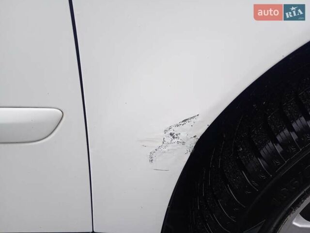 Белый Вольво В50, объемом двигателя 1.6 л и пробегом 282 тыс. км за 7000 $, фото 18 на Automoto.ua