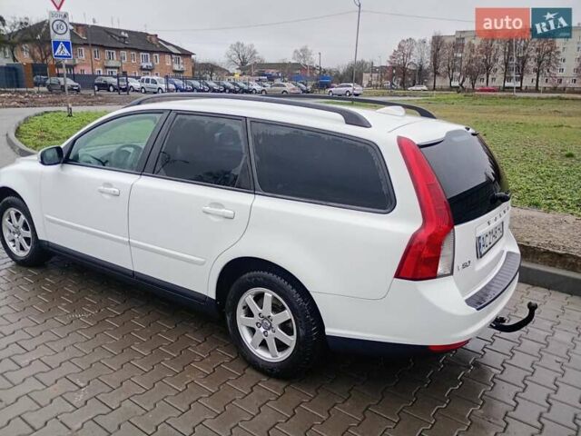 Белый Вольво В50, объемом двигателя 1.6 л и пробегом 282 тыс. км за 7000 $, фото 22 на Automoto.ua