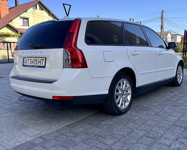 Білий Вольво V50, об'ємом двигуна 1.56 л та пробігом 230 тис. км за 6799 $, фото 7 на Automoto.ua