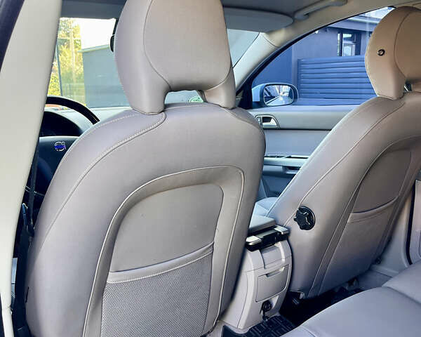 Білий Вольво V50, об'ємом двигуна 1.56 л та пробігом 230 тис. км за 6799 $, фото 20 на Automoto.ua