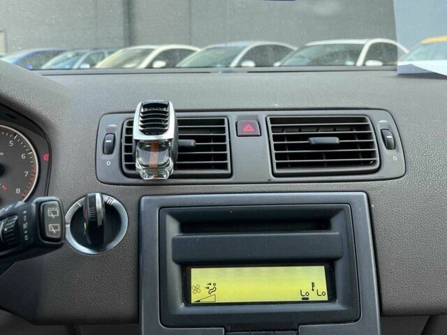 Білий Вольво V50, об'ємом двигуна 1.8 л та пробігом 299 тис. км за 5790 $, фото 16 на Automoto.ua