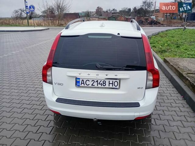 Белый Вольво В50, объемом двигателя 1.6 л и пробегом 282 тыс. км за 7000 $, фото 3 на Automoto.ua