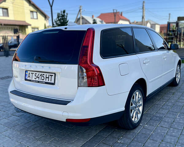 Білий Вольво V50, об'ємом двигуна 1.56 л та пробігом 230 тис. км за 6799 $, фото 9 на Automoto.ua