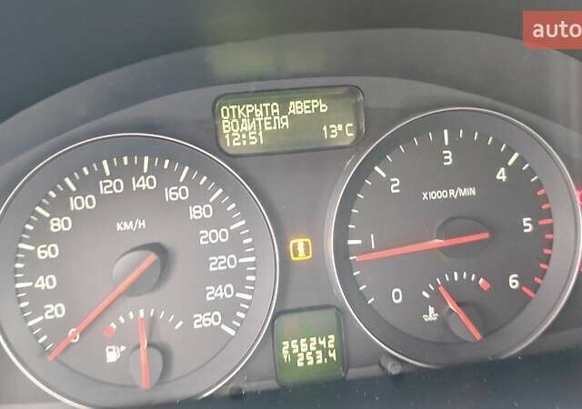 Белый Вольво В50, объемом двигателя 2 л и пробегом 256 тыс. км за 5500 $, фото 8 на Automoto.ua