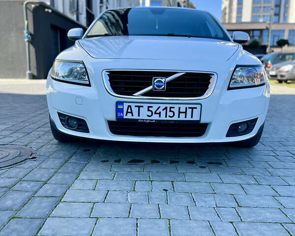 Білий Вольво V50, об'ємом двигуна 1.56 л та пробігом 230 тис. км за 6799 $, фото 1 на Automoto.ua