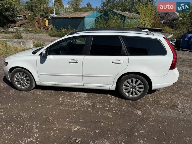 Белый Вольво В50, объемом двигателя 2 л и пробегом 245 тыс. км за 7000 $, фото 6 на Automoto.ua