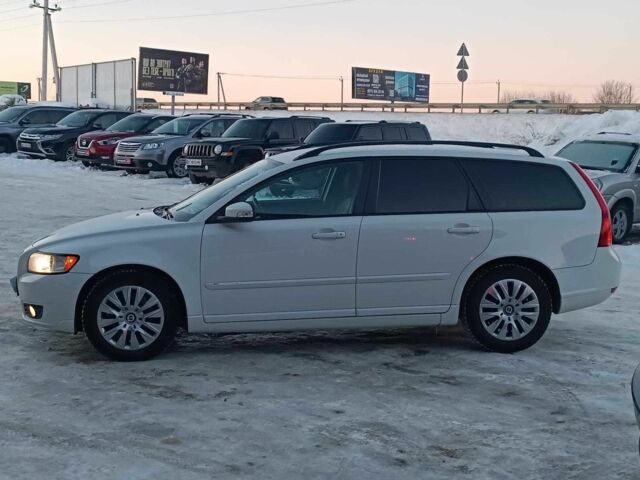 Белый Вольво В50, объемом двигателя 2 л и пробегом 231 тыс. км за 6940 $, фото 12 на Automoto.ua