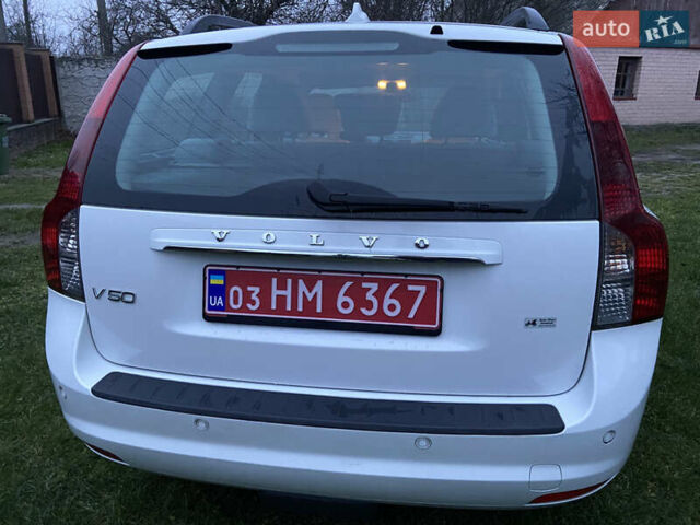 Белый Вольво В50, объемом двигателя 2 л и пробегом 235 тыс. км за 8600 $, фото 11 на Automoto.ua