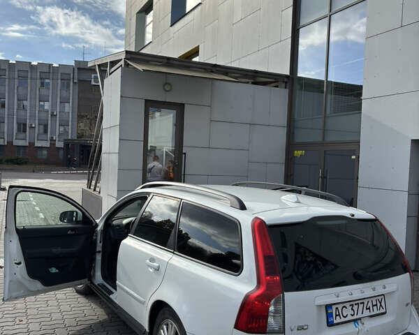 Білий Вольво V50, об'ємом двигуна 1.8 л та пробігом 280 тис. км за 5800 $, фото 2 на Automoto.ua