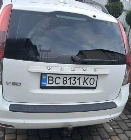 Білий Вольво V50, об'ємом двигуна 2 л та пробігом 230 тис. км за 7500 $, фото 1 на Automoto.ua