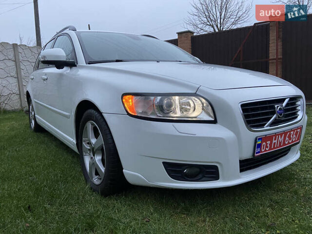 Белый Вольво В50, объемом двигателя 2 л и пробегом 235 тыс. км за 8600 $, фото 7 на Automoto.ua