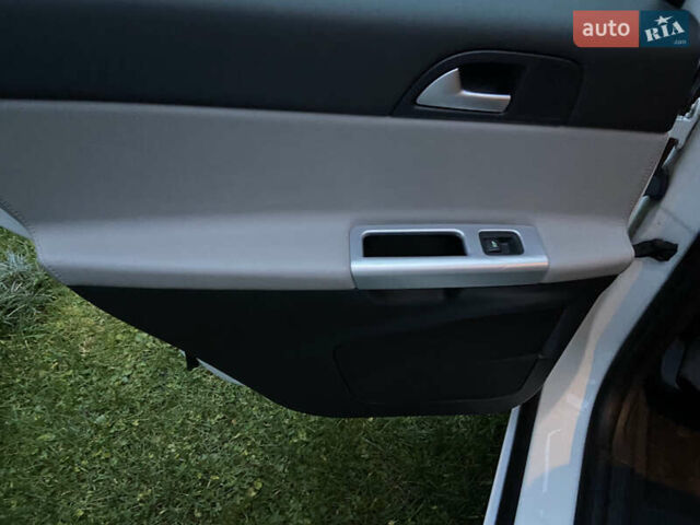 Белый Вольво В50, объемом двигателя 2 л и пробегом 235 тыс. км за 8600 $, фото 33 на Automoto.ua