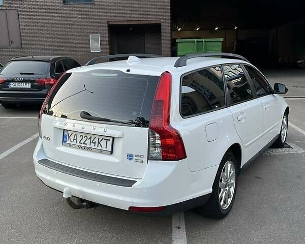 Вольво В50 2009 в Киеве на Automoto.ua Белый Вольво В50, объемом двигателя 1.6 л и пробегом 250 тыс. км за 7200 $, фото 2 на Automoto.ua