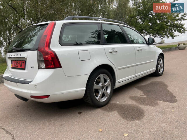 Белый Вольво В50, объемом двигателя 2 л и пробегом 226 тыс. км за 9200 $, фото 5 на Automoto.ua