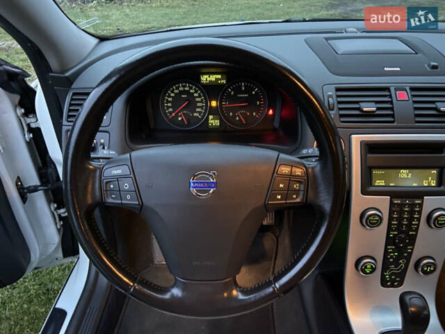 Белый Вольво В50, объемом двигателя 2 л и пробегом 235 тыс. км за 8600 $, фото 14 на Automoto.ua