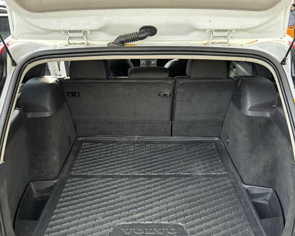 Білий Вольво V50, об'ємом двигуна 1.8 л та пробігом 280 тис. км за 5800 $, фото 13 на Automoto.ua