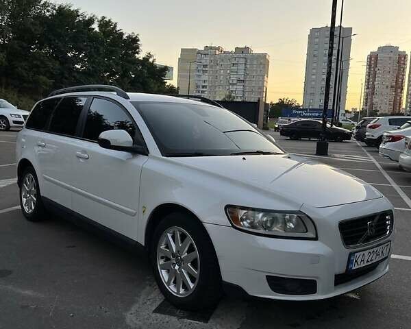 Вольво В50 2009 в Киеве на Automoto.ua Белый Вольво В50, объемом двигателя 1.6 л и пробегом 250 тыс. км за 7200 $, фото 7 на Automoto.ua