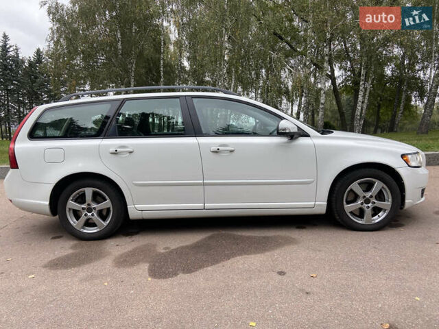 Белый Вольво В50, объемом двигателя 2 л и пробегом 226 тыс. км за 9200 $, фото 9 на Automoto.ua