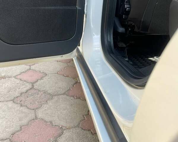 Белый Вольво В50, объемом двигателя 1.56 л и пробегом 228 тыс. км за 5950 $, фото 45 на Automoto.ua