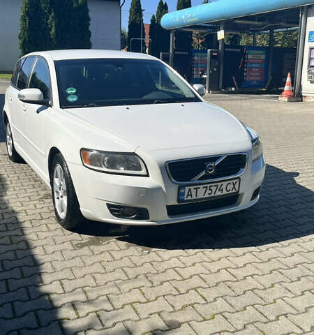 Білий Вольво V50, об'ємом двигуна 0 л та пробігом 243 тис. км за 7450 $, фото 1 на Automoto.ua
