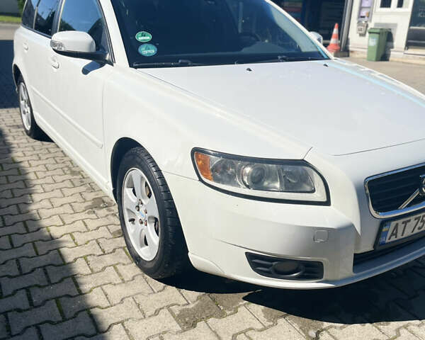 Білий Вольво V50, об'ємом двигуна 0 л та пробігом 243 тис. км за 7450 $, фото 5 на Automoto.ua