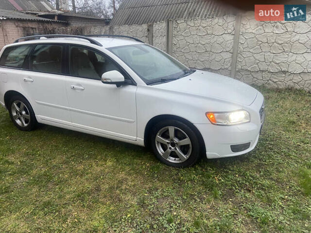 Белый Вольво В50, объемом двигателя 2 л и пробегом 235 тыс. км за 8600 $, фото 8 на Automoto.ua