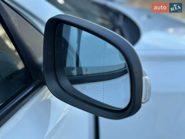 Белый Вольво В50, объемом двигателя 1.6 л и пробегом 199 тыс. км за 8599 $, фото 79 на Automoto.ua