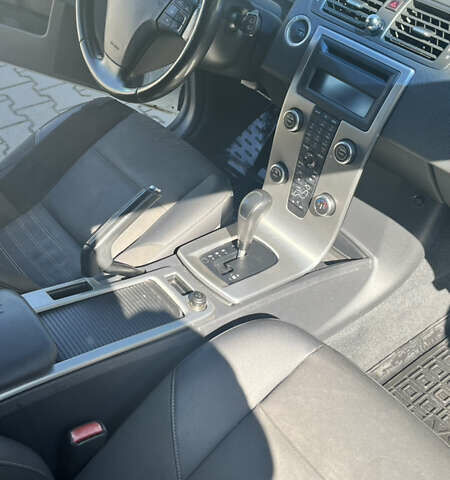 Білий Вольво V50, об'ємом двигуна 0 л та пробігом 243 тис. км за 7450 $, фото 3 на Automoto.ua