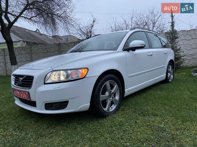 Белый Вольво В50, объемом двигателя 2 л и пробегом 235 тыс. км за 8600 $, фото 5 на Automoto.ua