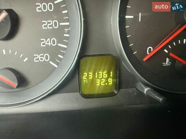 Білий Вольво V50, об'ємом двигуна 2 л та пробігом 231 тис. км за 8000 $, фото 6 на Automoto.ua