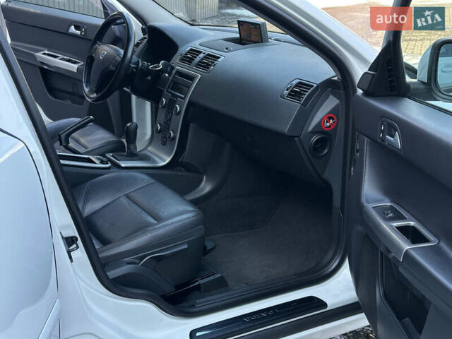 Белый Вольво В50, объемом двигателя 1.6 л и пробегом 199 тыс. км за 8599 $, фото 65 на Automoto.ua