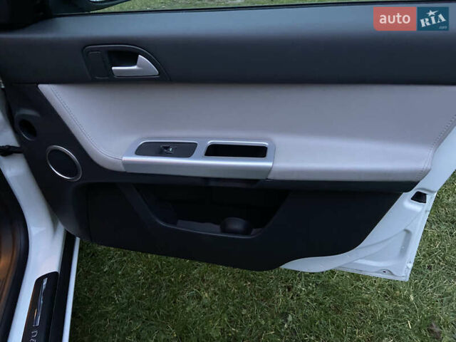 Белый Вольво В50, объемом двигателя 2 л и пробегом 235 тыс. км за 8600 $, фото 22 на Automoto.ua