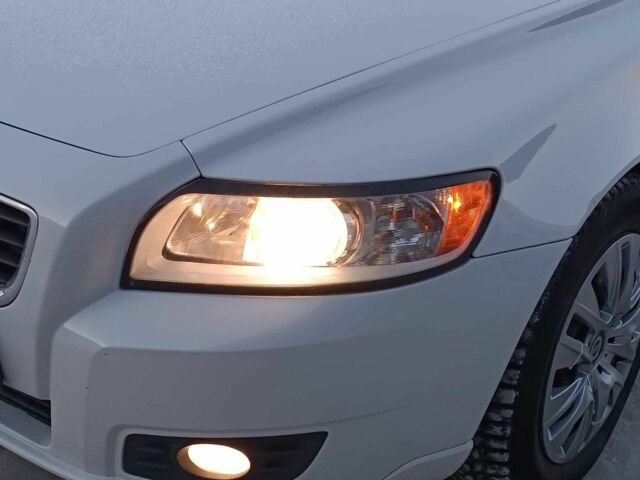 Белый Вольво В50, объемом двигателя 2 л и пробегом 231 тыс. км за 6940 $, фото 13 на Automoto.ua