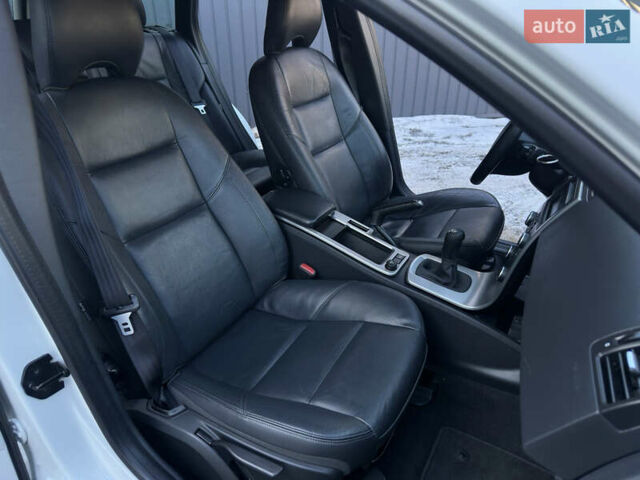 Белый Вольво В50, объемом двигателя 1.6 л и пробегом 199 тыс. км за 8599 $, фото 66 на Automoto.ua