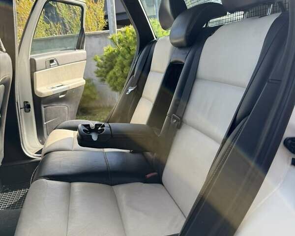 Белый Вольво В50, объемом двигателя 1.6 л и пробегом 240 тыс. км за 6800 $, фото 3 на Automoto.ua