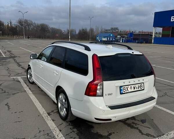 Белый Вольво В50, объемом двигателя 1.6 л и пробегом 243 тыс. км за 7650 $, фото 7 на Automoto.ua