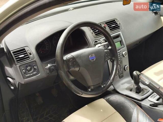 Белый Вольво В50, объемом двигателя 1.6 л и пробегом 225 тыс. км за 7400 $, фото 23 на Automoto.ua