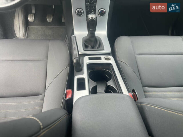 Білий Вольво V50, об'ємом двигуна 1.6 л та пробігом 179 тис. км за 7950 $, фото 4 на Automoto.ua