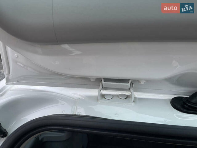 Білий Вольво V50, об'ємом двигуна 1.6 л та пробігом 179 тис. км за 7950 $, фото 25 на Automoto.ua