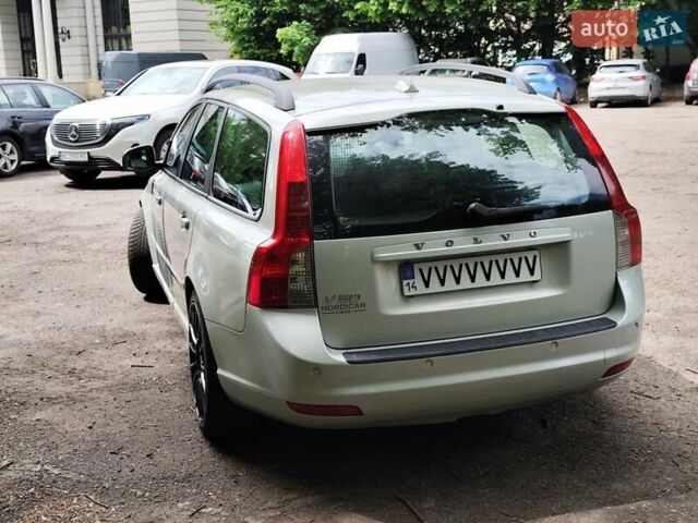 Белый Вольво В50, объемом двигателя 1.6 л и пробегом 225 тыс. км за 7400 $, фото 7 на Automoto.ua