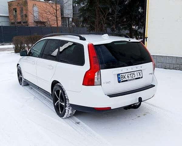 Білий Вольво V50, об'ємом двигуна 1.6 л та пробігом 280 тис. км за 7900 $, фото 3 на Automoto.ua