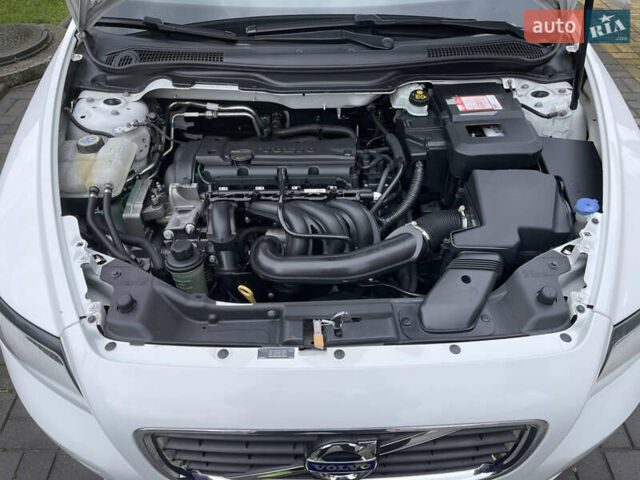 Білий Вольво V50, об'ємом двигуна 1.6 л та пробігом 179 тис. км за 7950 $, фото 60 на Automoto.ua