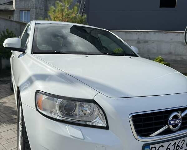 Белый Вольво В50, объемом двигателя 1.6 л и пробегом 240 тыс. км за 6800 $, фото 6 на Automoto.ua