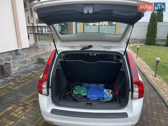 Білий Вольво V50, об'ємом двигуна 1.6 л та пробігом 179 тис. км за 7950 $, фото 33 на Automoto.ua