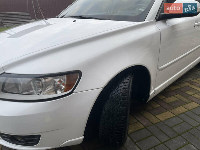 Білий Вольво V50, об'ємом двигуна 1.6 л та пробігом 179 тис. км за 7950 $, фото 47 на Automoto.ua