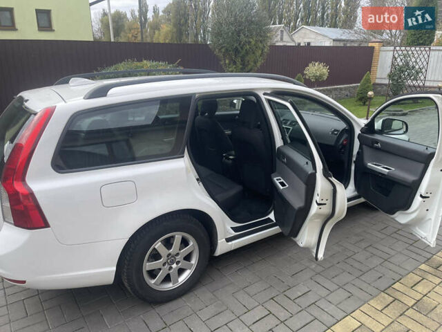 Білий Вольво V50, об'ємом двигуна 1.6 л та пробігом 179 тис. км за 7950 $, фото 22 на Automoto.ua