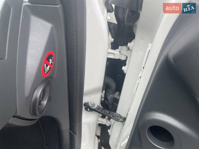 Білий Вольво V50, об'ємом двигуна 1.6 л та пробігом 179 тис. км за 7950 $, фото 16 на Automoto.ua