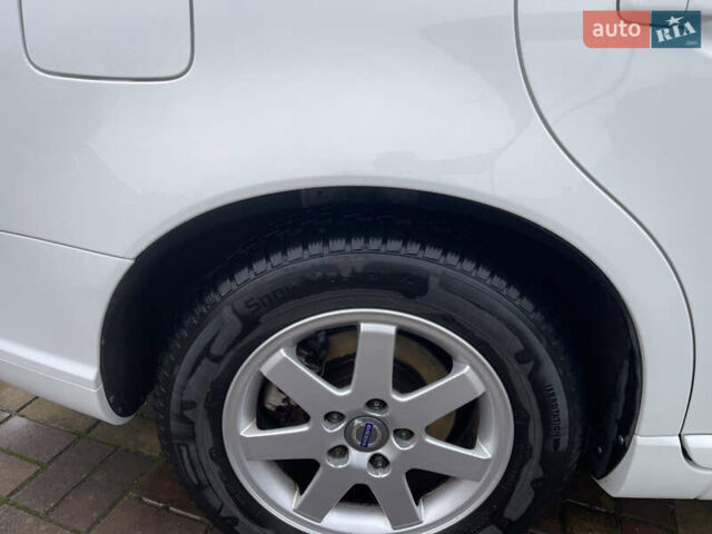 Білий Вольво V50, об'ємом двигуна 1.6 л та пробігом 179 тис. км за 7950 $, фото 39 на Automoto.ua